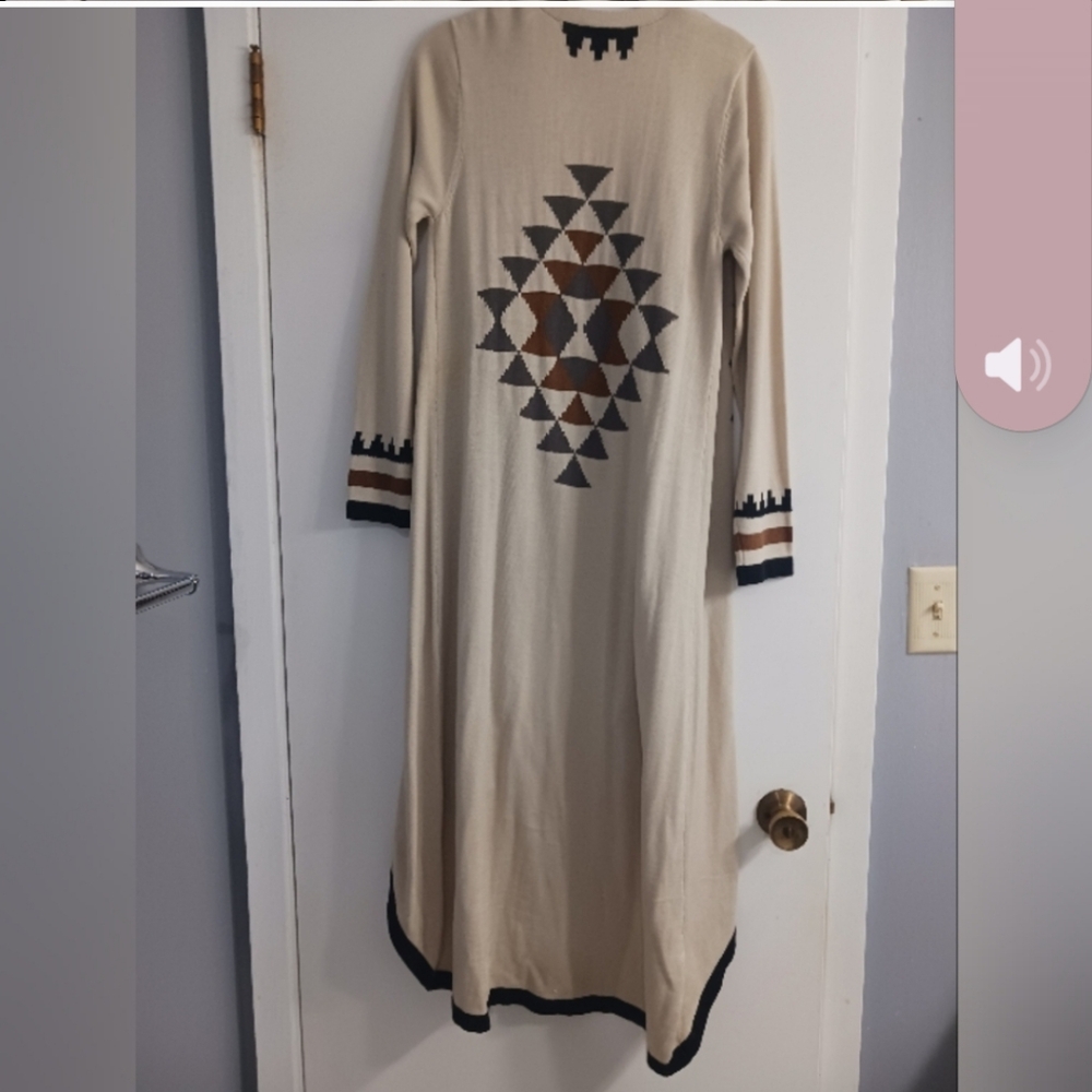 Minroe And Main Cream and Black Geometric Cardigan - Picture 2 of 4